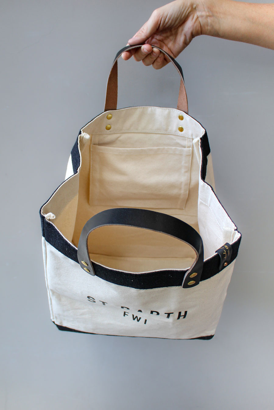 JANE-ST-BARTH-FWI-BLACK-WHITE-P3