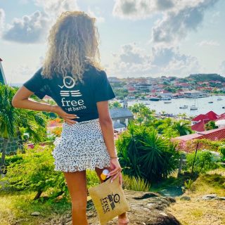 Harbor of Gustavia ⚓️🌴

•
•
•
•

#freeinstbarth #localbrand
#saintbarth #view #gustavia #styleoftheday #tshirt #black #pouch #enjoy #islandlife #caribbean