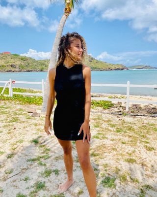 Feeling good 💫🖤 

•
•
•
•

#freeinstbarth #stbarth #sbh #stbarts #islandgirl #beachlife #dress #black #sea #beach #addictedtoparadise #endlesssummer #localbrand