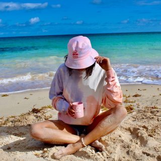 What’s better than the beach to recharge your batteries ? 🌴🌸💕

•
•
•
•

#freeinstbarth #localbrand #islandlife #free #natural #spirit #buckethat #mug #simplicity #ootd #caribbean #alone #beach #bestplace #goodvibes

Model : @mahinasb 🌺